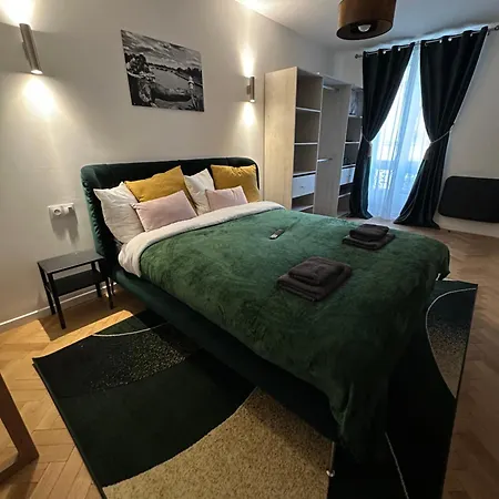 Temple, 3 - Le Marais Apartment